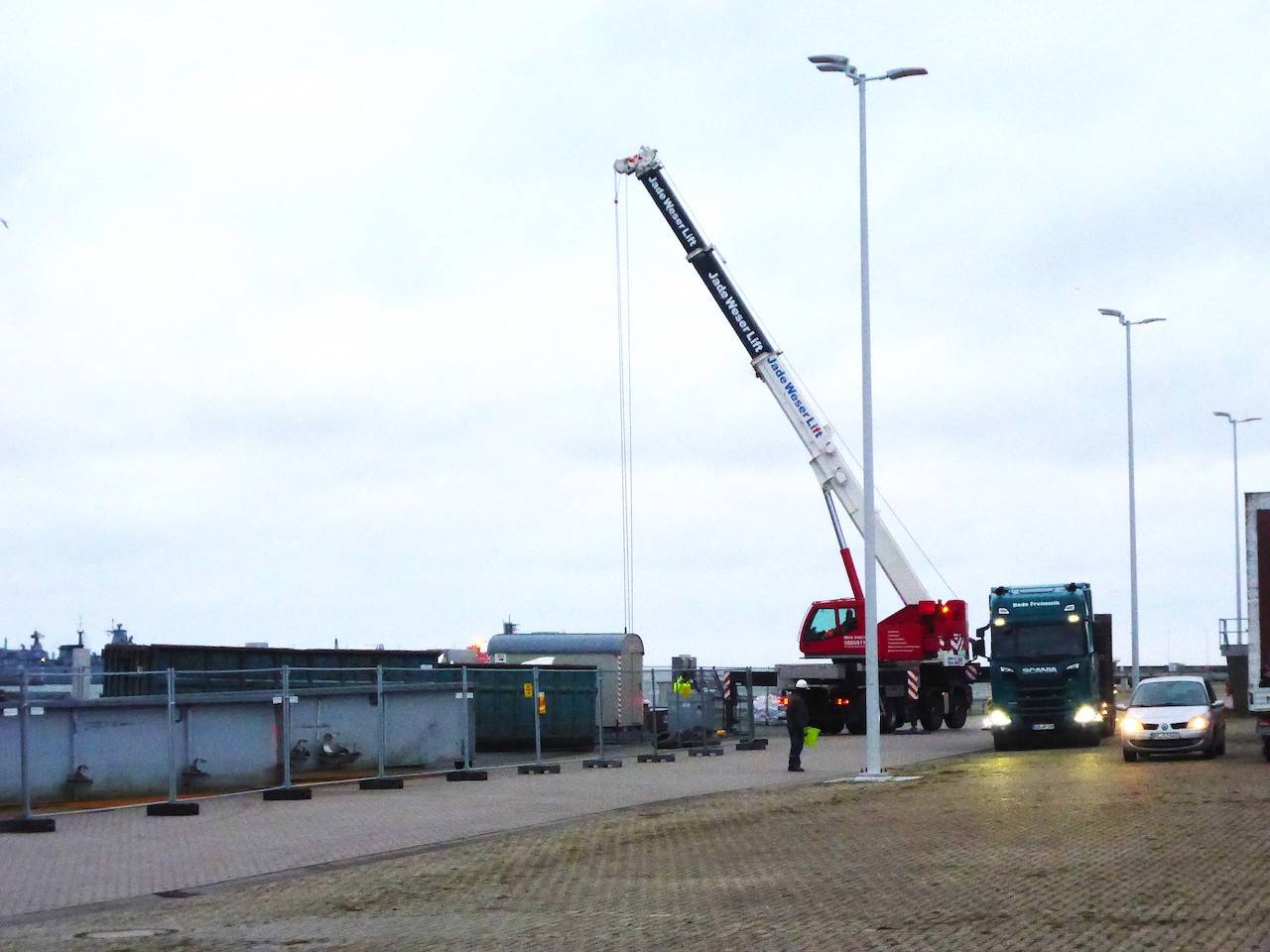 Rückbau von Stahlzugangsbrücken-Marine